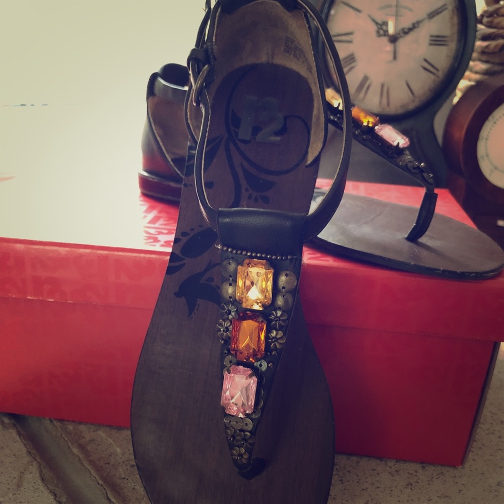 r2 Women’s Sandals Size 6.5